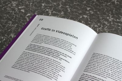 Buch im Anschnitt. Überschrift 'Grafik in Videospielen', darunter Fließtext.