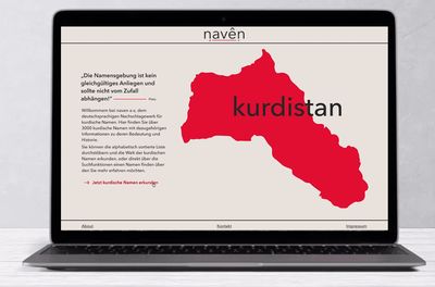 Website auf Laptop. Links Fließtext, rechts die Silhouette Kurdistans. Überlagerter Titlel: Kurdistan